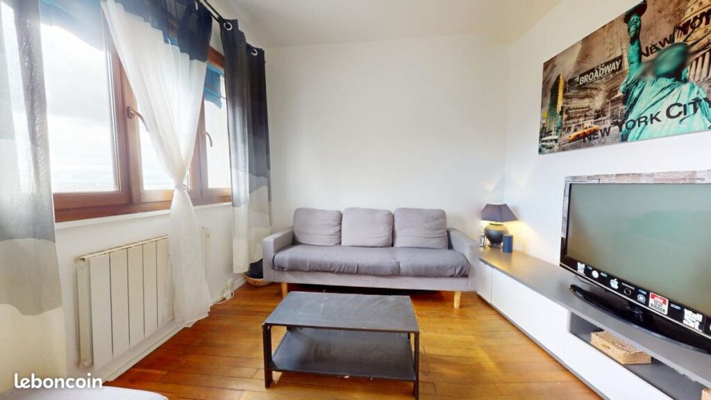 Comment obtenir son prêt immobilier : Salon qui devient une chambre à louer en colocation